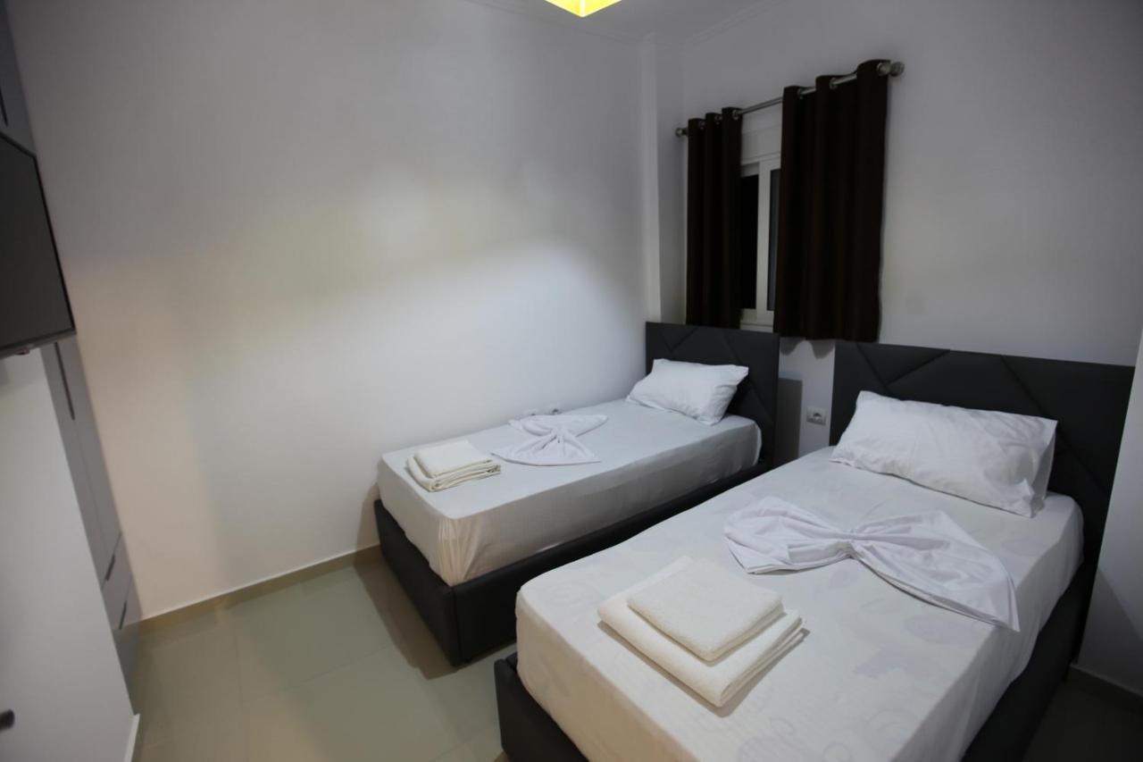 Deda Apartments Sarandë Exterior foto